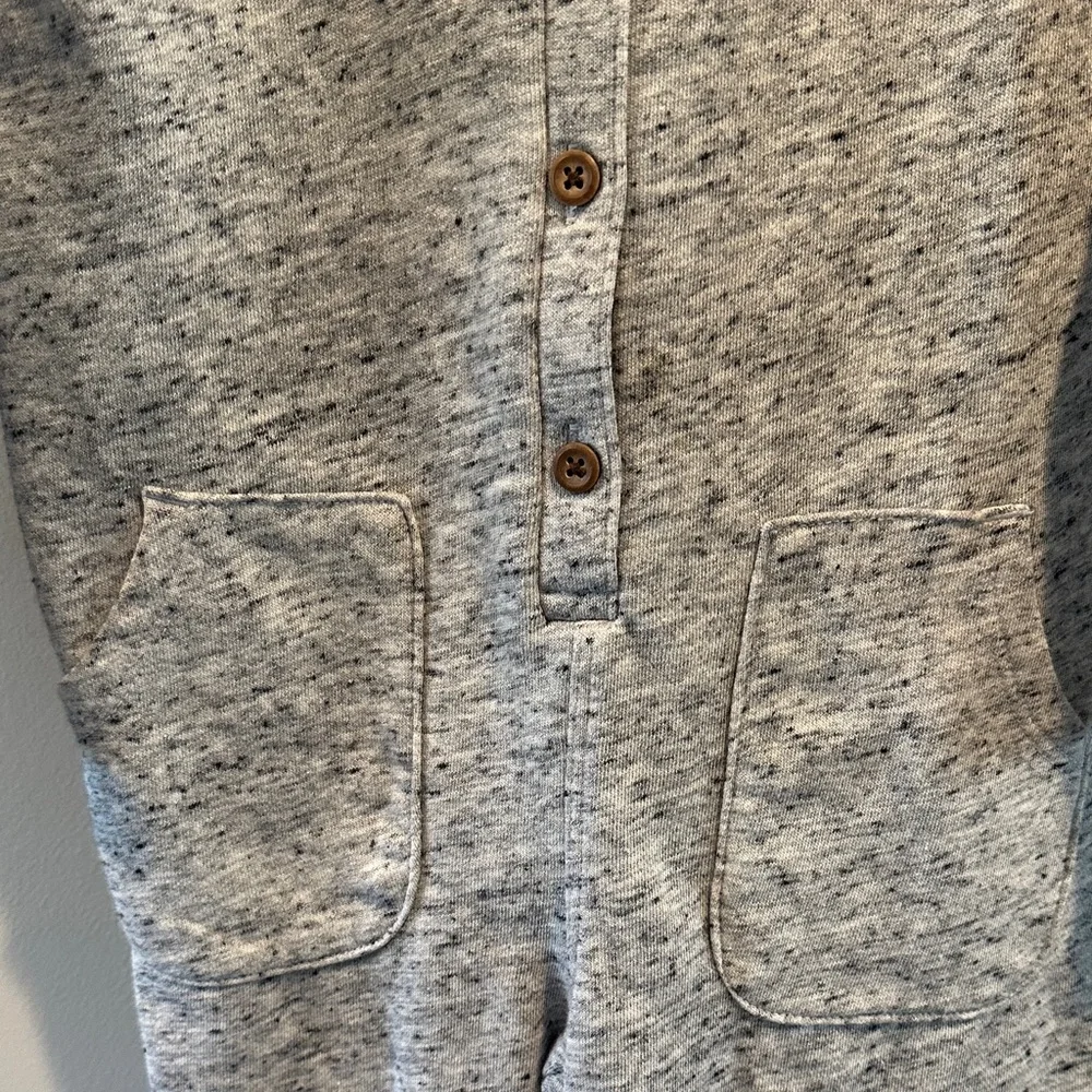 Old Navy 5T Heathered Gray Long Sleeve‎ Knit Romper